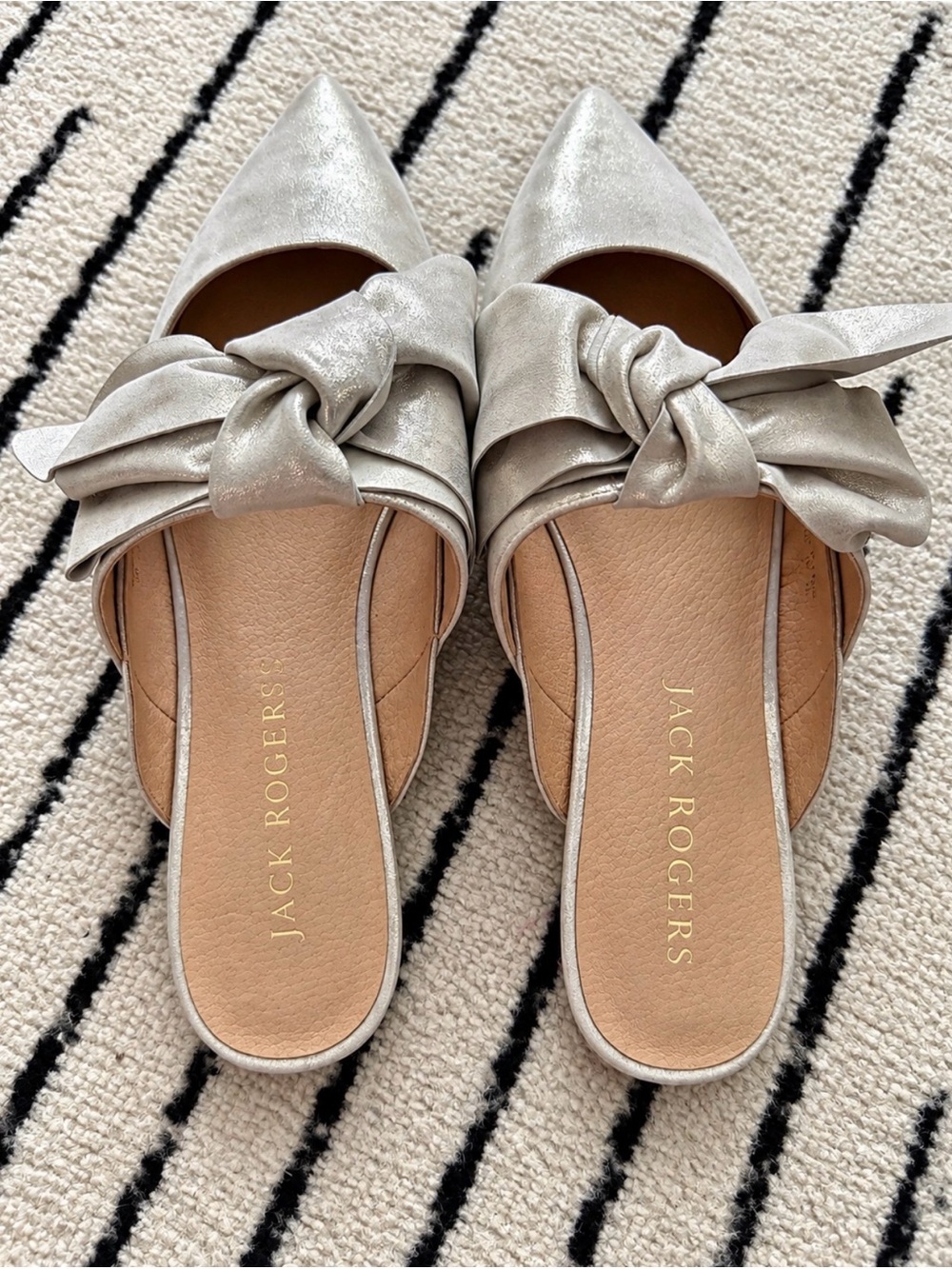 Jack Rogers Silver Bow-Accent Pointed Slip-On Mules Size 9 ๐ - Picture 3 of 3